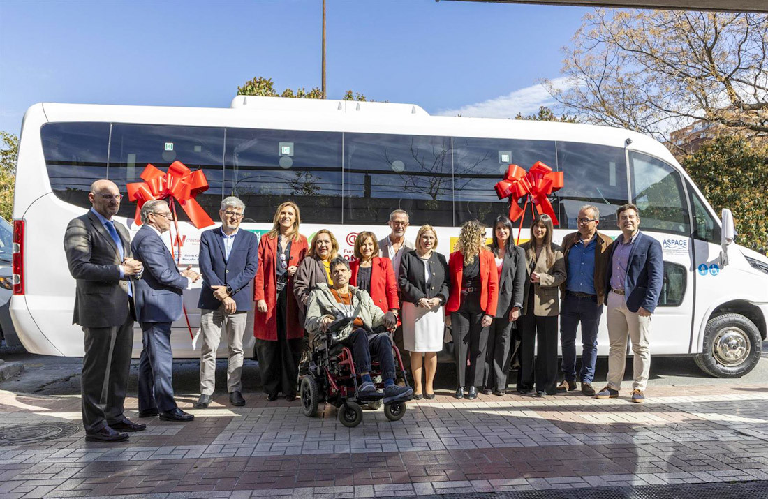 Presentación de microbús adaptado para Aspace (CAJA RURAL)