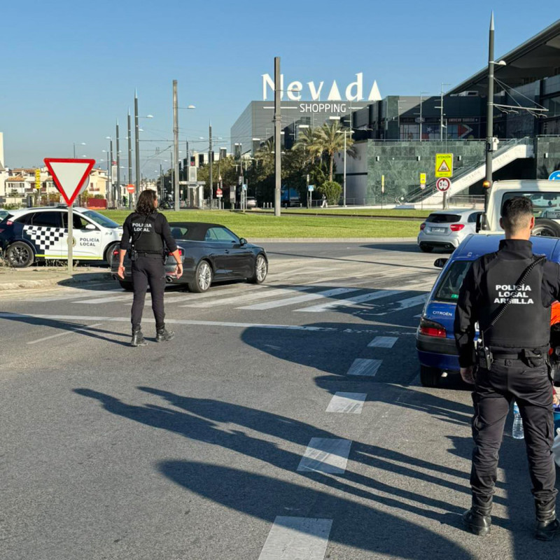 Agentes de la Policía Local de Armilla, en una imagen de archivo.