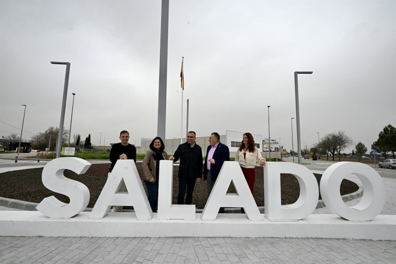 Visita del presidente de la Diputación de Granada, Francis Rodríguez, en el centro en la imagen junto al alcalde de Santa Fe, Juan Cobo
Visita del presidente de la Diputación de Granada, Francis Rodríguez, en el centro en la imagen junto al alcalde de Santa Fe, Juan Cobo