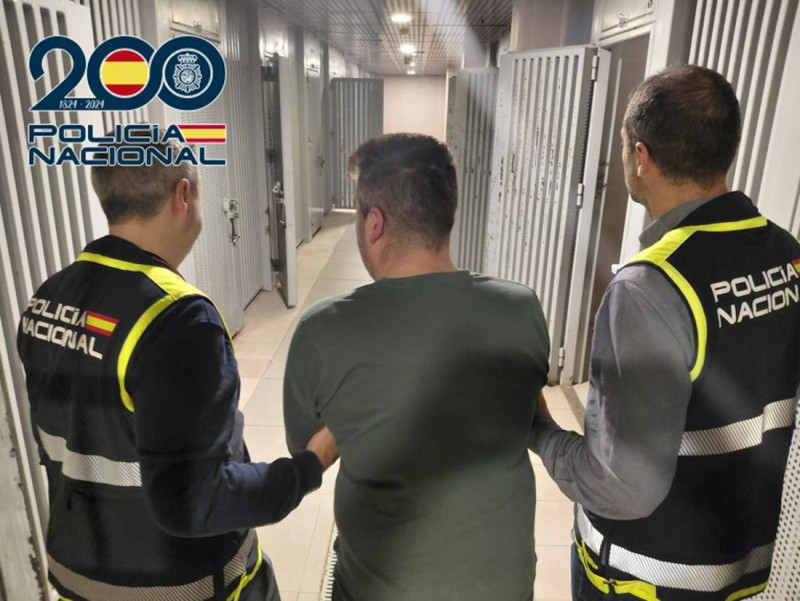 Detención tras un apuñalamiento en el centro de Granada (POLICÍA NACIONAL) Detención tras un apuñalamiento en el centro de Granada (POLICÍA NACIONAL)