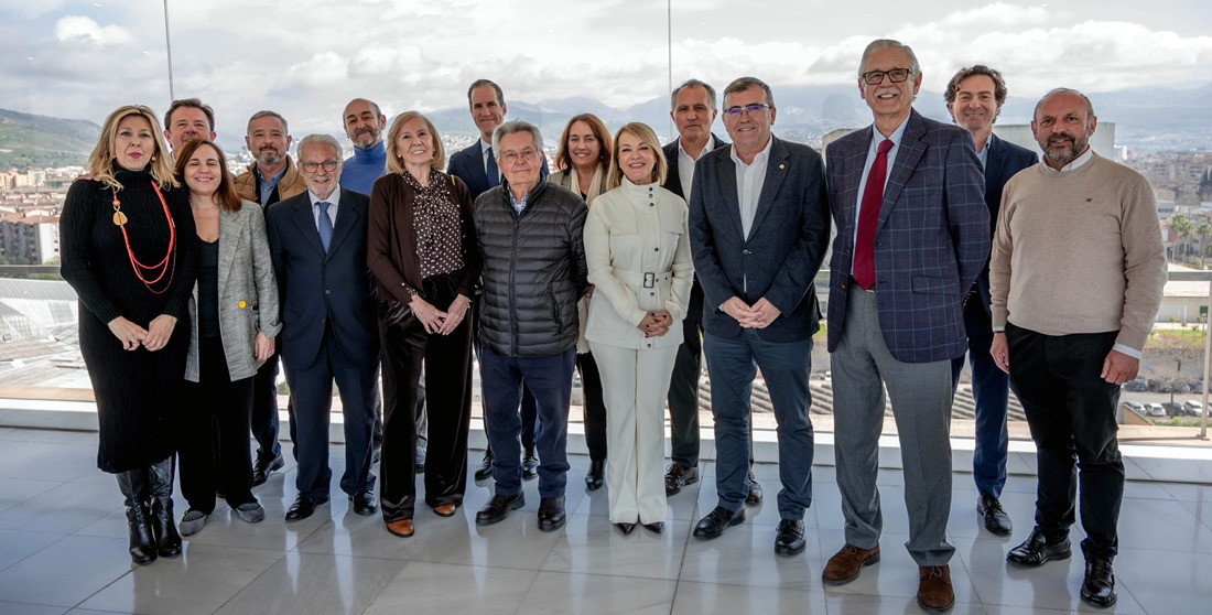 Asistentes a la reunión celebrada en el Mirador CajaGranada. Fotografía de Ainhoa Montero (CAJAGRANADA FUNDACIÓN)