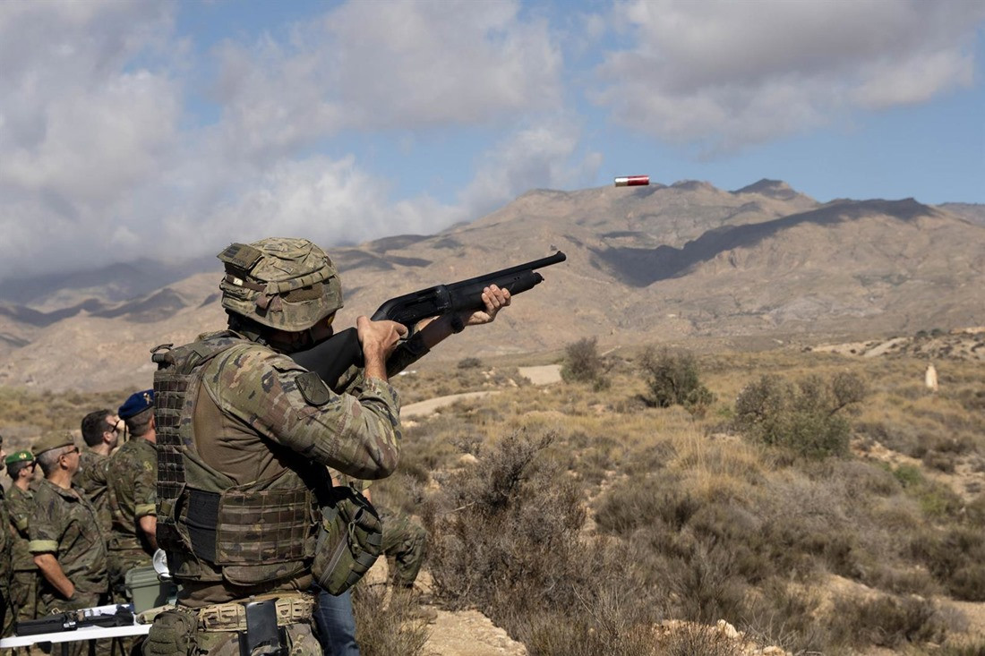 El Ejército de Tierra realiza una demostración en Viator (MARÍA LEÓN / EUROPA PRESS)