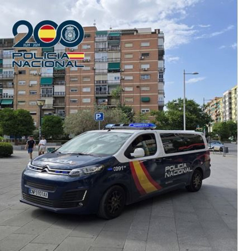 Dotación de la Policía Nacional en Granada (POLICÍA NACIONAL) Dotación de la Policía Nacional en Granada (POLICÍA NACIONAL)