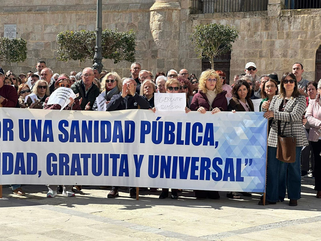 Concentración en Baza (Granada) a favor de una sanidad pública 