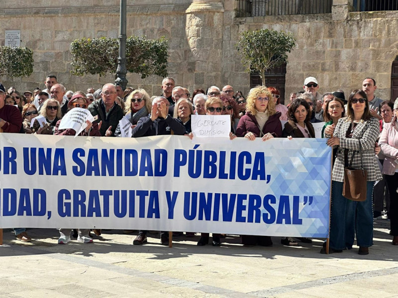 Concentración en Baza (Granada) a favor de una sanidad pública 