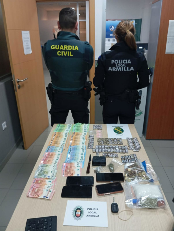 Agentes de la Guardia Civil y de la Policía Local de Armilla (GUARDIA CIVIL) Agentes de la Guardia Civil y de la Policía Local de Armilla (GUARDIA CIVIL)