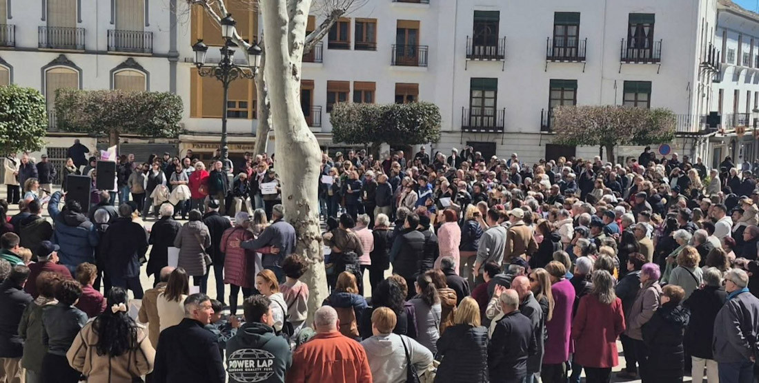 Concentración ciudadana en Baza (Granada) por la situación de la sanidad en la comarca (CCOO)