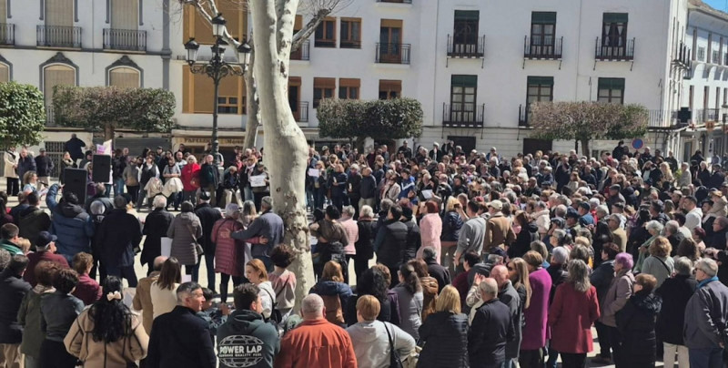 Concentración ciudadana en Baza (Granada) por la situación de la sanidad en la comarca (CCOO)