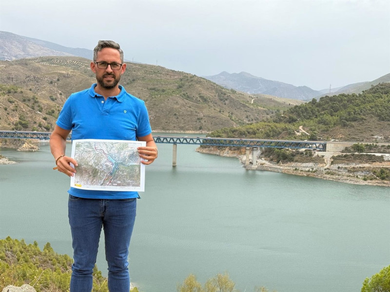 El vicesecretario del PP de Granada, Antonio Mancilla, en imagen de archivo ante el sistema de embalses de Rules-Béznar (PP DE GRANADA)