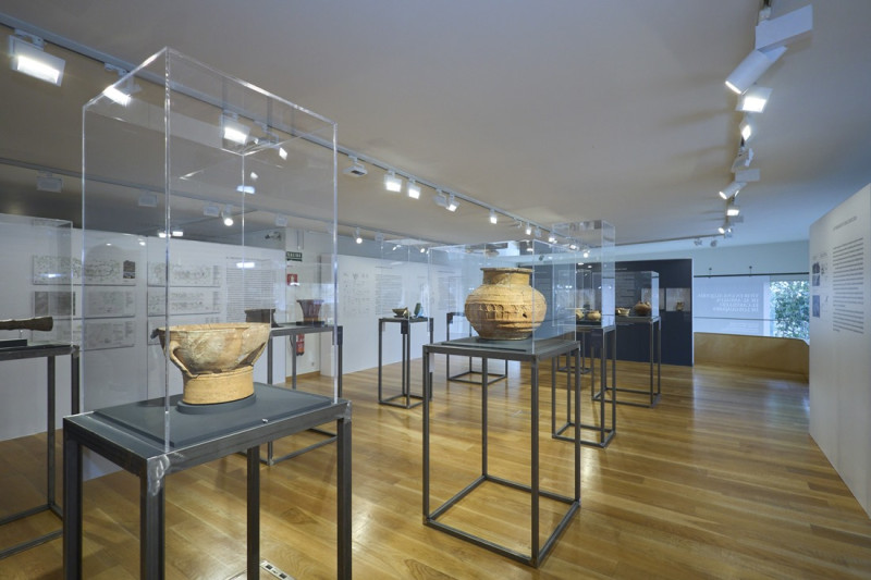 Muestra ubicada en Sala Zaida de Fundación Caja Rural Granada (CAJA RURAL) Muestra ubicada en Sala Zaida de Fundación Caja Rural Granada (CAJA RURAL)