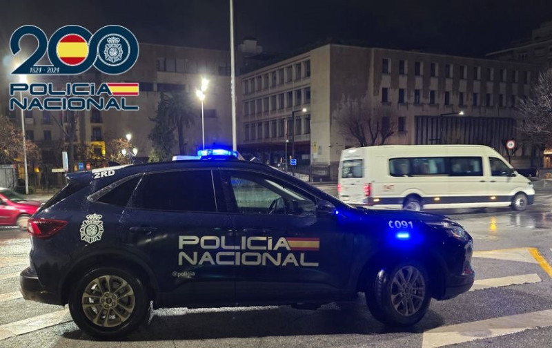 Vehículo de la Policía Nacional (POLICÍA NACIONAL) Vehículo de la Policía Nacional (POLICÍA NACIONAL)