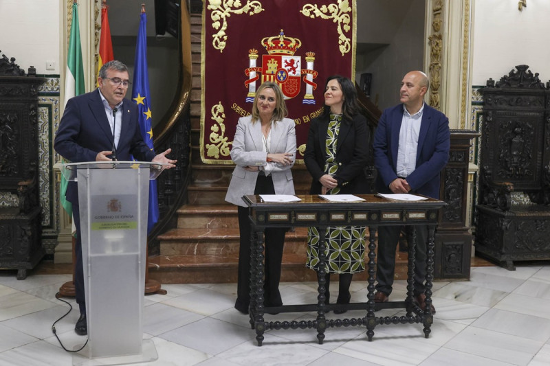 José Antonio Montilla junto a Marifrán Carazo, Gloria María Martín y Nazario Montes en la firma del convenio (GPMEDIA)