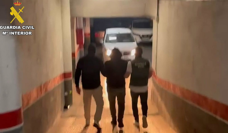 Un detenido y 160 kilos de hachís interevenidos en dos casas y en el doble fondo de un vehículo en una operación contra el tráfico de drogas (GUARDIA CIVIL) Un detenido y 160 kilos de hachís interevenidos en dos casas y en el doble fondo de un vehículo en una operación contra el tráfico de drogas (GUARDIA CIVIL)