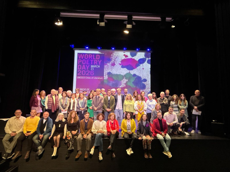 Lectura de poesía (AYTO. GRANADA)