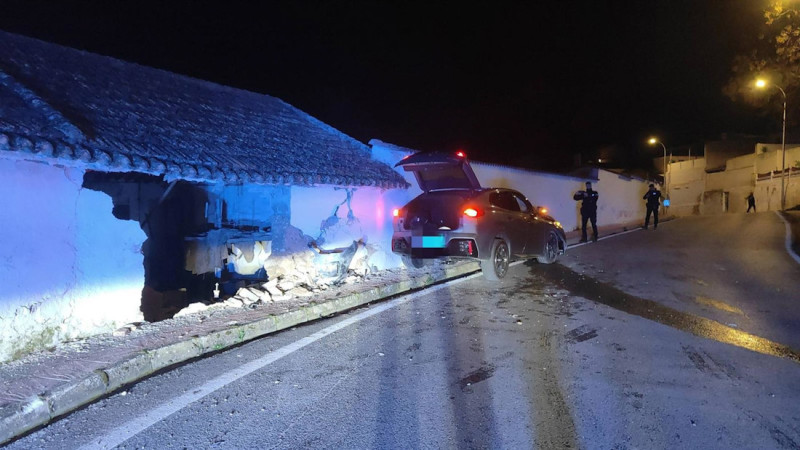 Accidente de un vehículo en Alomartes (POLICÍA LOCAL DE ÍLLORA) Accidente de un vehículo en Alomartes (POLICÍA LOCAL DE ÍLLORA)
