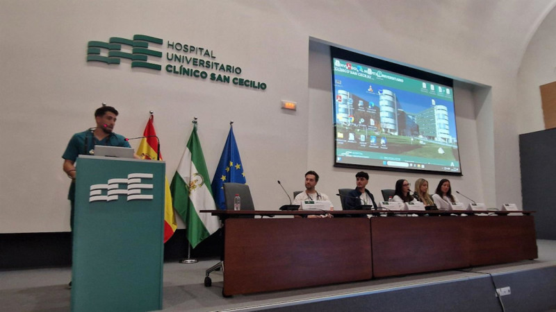 Doscientos futuros residentes visitan el Clínico San Cecilio de Granada para conocer su oferta de 111 plazas en 2026 (JUNTA) Doscientos futuros residentes visitan el Clínico San Cecilio de Granada para conocer su oferta de 111 plazas en 2026 (JUNTA)