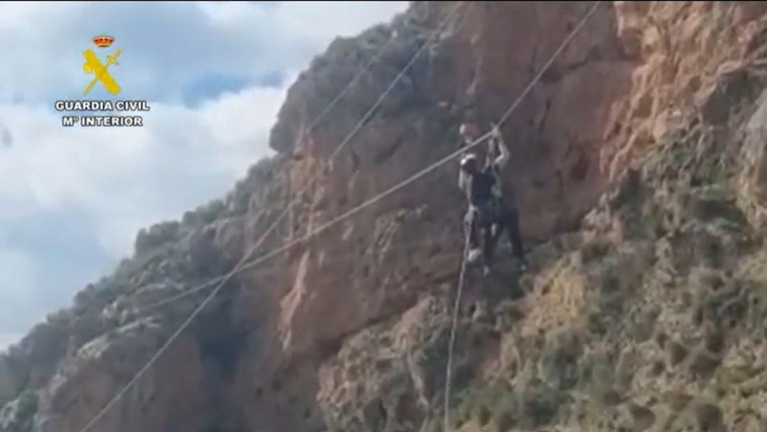 Rescatada una mujer tras quedar atrapada en mitad de una tirolina de la Vía Ferrata de Güéjar Sierra (GUARDIA CIVIL)