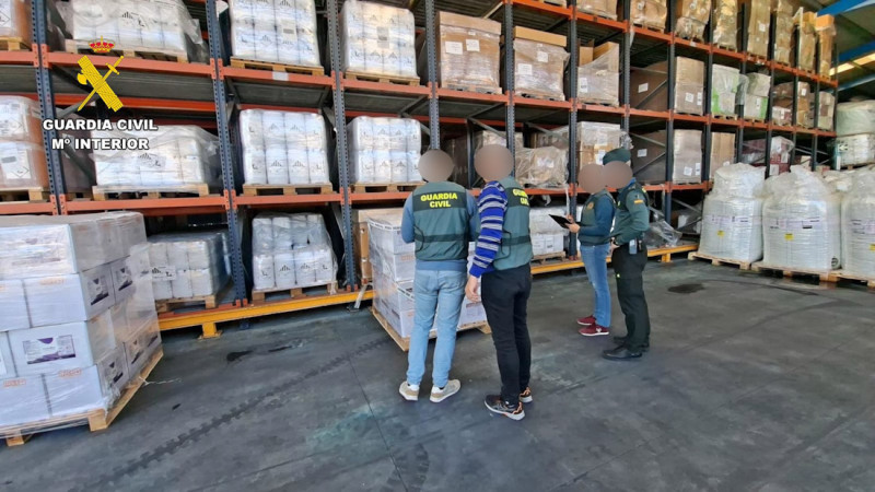 La Guardia Civil de Granada ha desarticulado una organización criminal dedicada a la comercialización ilegal de productos fitosanitarios de uso profesional a través de internet (GUARDIA CIVIL) La Guardia Civil de Granada ha desarticulado una organización criminal dedicada a la comercialización ilegal de productos fitosanitarios de uso profesional a través de internet (GUARDIA CIVIL)