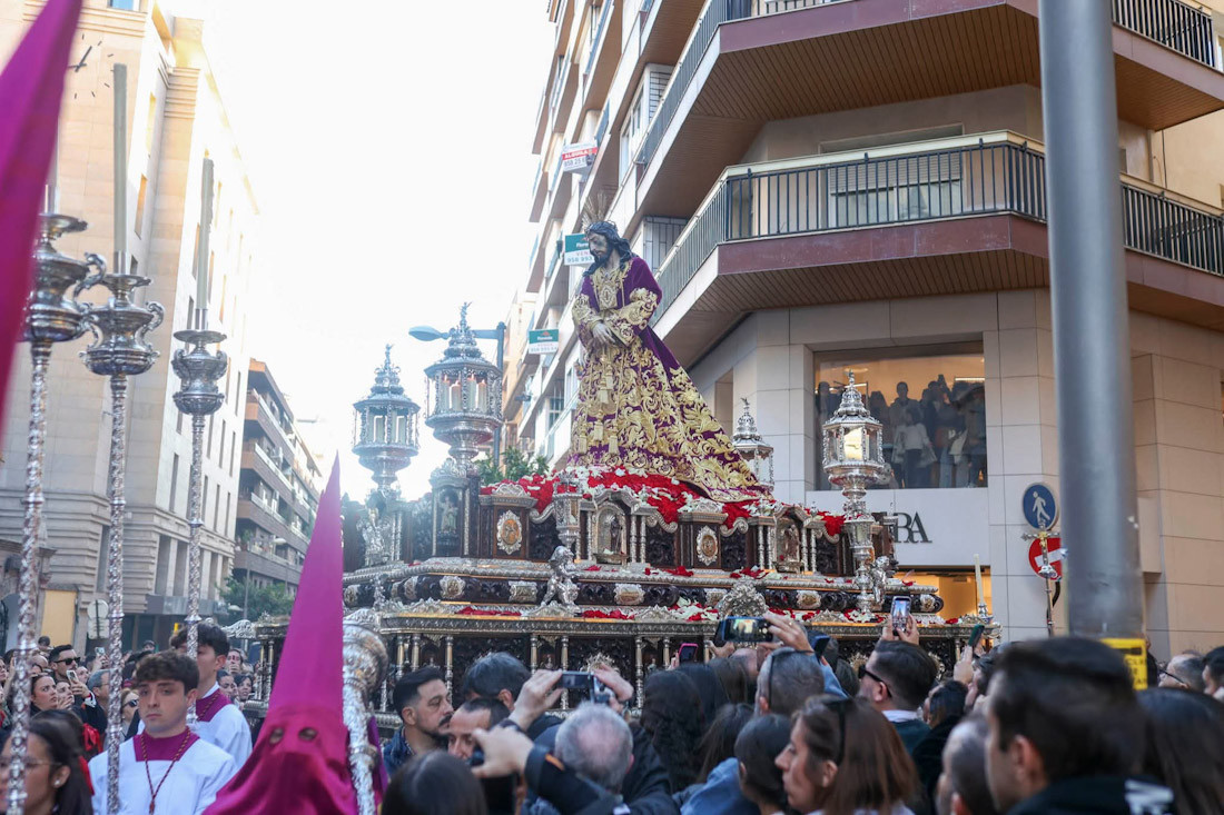 El Señor del rescate por las calles de Granada (GPMEDIA)