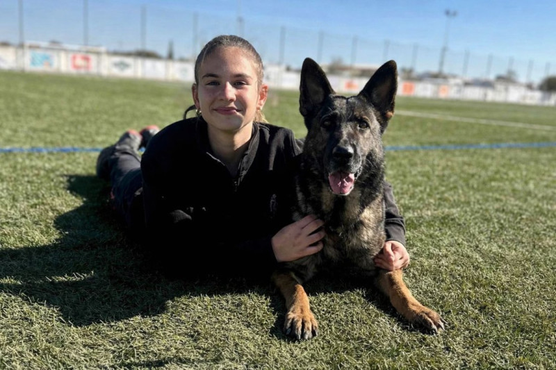 Manuela Blanco con su pastor aleman Manuela Blanco con su pastor aleman