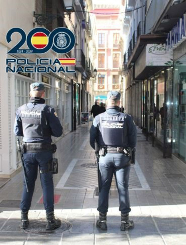 Agentes de la Policía Nacional (POLICÍA NACIONAL) Agentes de la Policía Nacional (POLICÍA NACIONAL)