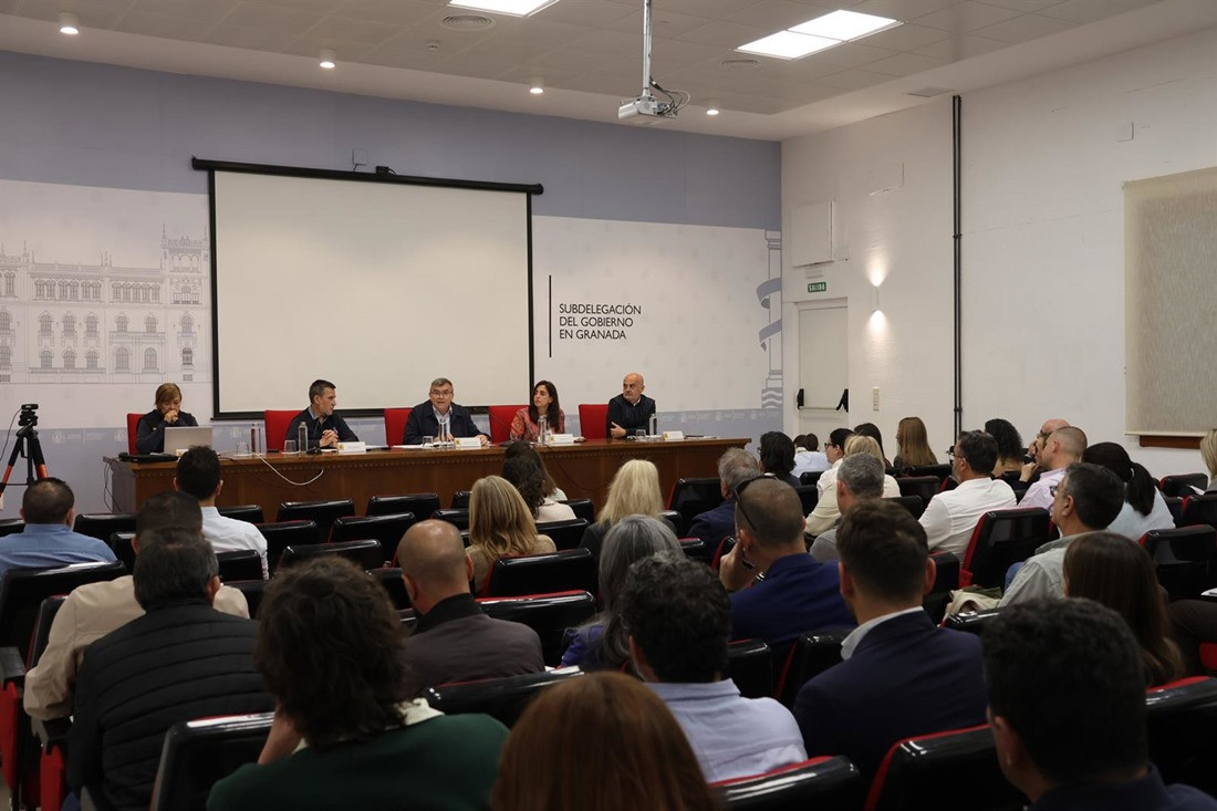 La Subdelegación del Gobierno en Granada ha acogido este viernes una nueva sesión informativa (SUBDELEGACIÓN)