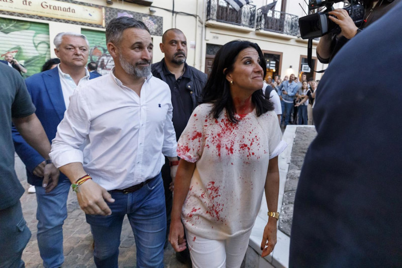 El presidente nacional de Vox, Santiago Abascal, en el mitin en la granadina Plaza de las Pasiegas. A 16 de abril de 2026 en Granada, Andalucía (ÁLEX CÁMARA - EUROPA PRESS) El presidente nacional de Vox, Santiago Abascal, en el mitin en la granadina Plaza de las Pasiegas. A 16 de abril de 2026 en Granada, Andalucía (ÁLEX CÁMARA - EUROPA PRESS)
