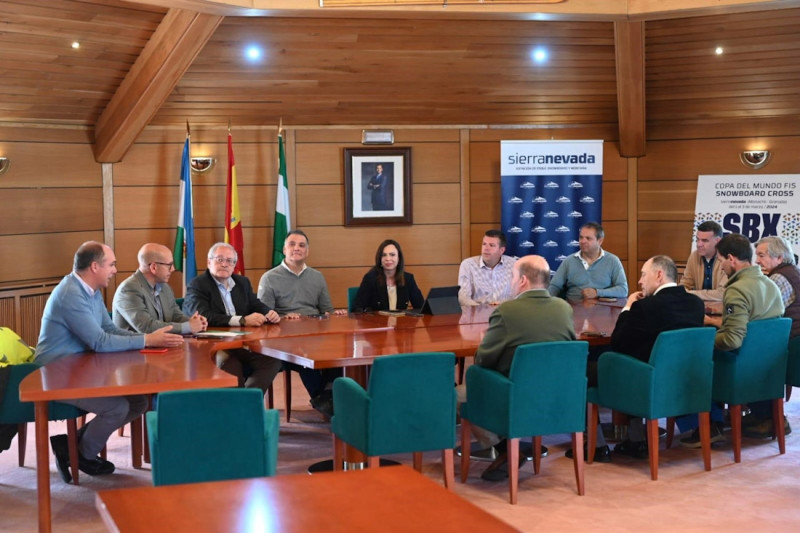 La consejera de Fomento, Rocío Díaz, en reunión en Sierra Nevada (JUNTA DE ANDALUCÍA)