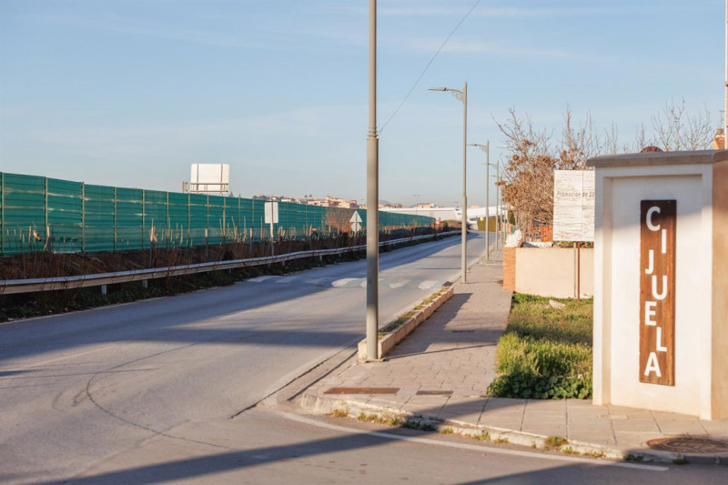 Vista general de las pantallas acústicas colocadas en Cijuela. A 28 de enero de 2024, en Cijuela (ÁLEX CÁMARA - EUROPA PRESS)