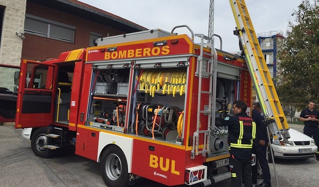 Bomberos de Motril durante una intervención. Archivo (112)