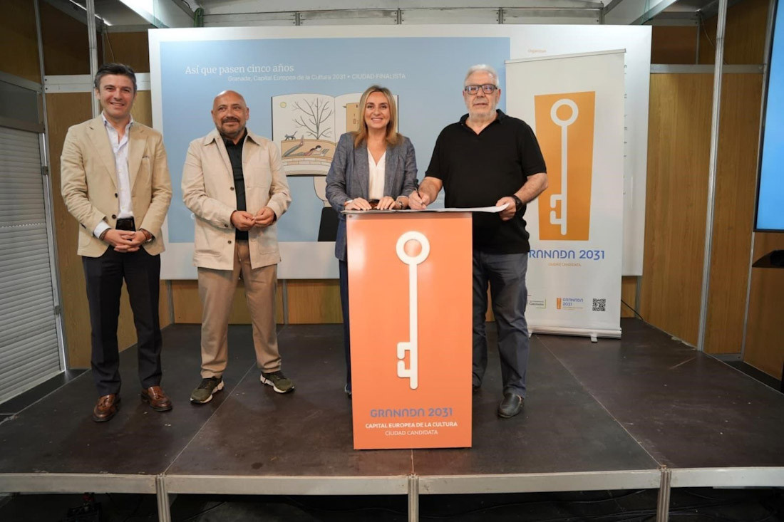 La alcaldesa de Granada, Marifrán Carazo, en la adhesión de la Feria del Libro a la candidatura de Granada 2031 (AYUNTAMIENTO DE GRANADA)