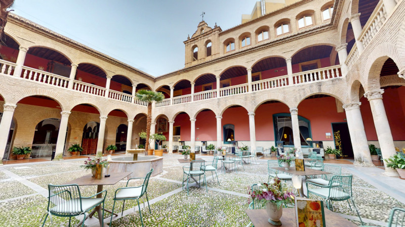(EL CLAUSTRO) (EL CLAUSTRO)