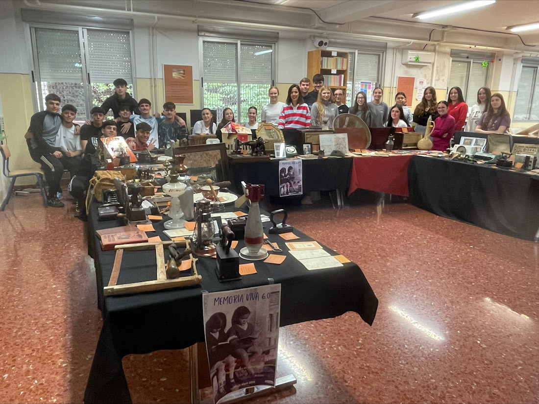 Inauguración de la exposición (IES JIMÉNEZ DE QUESADA)