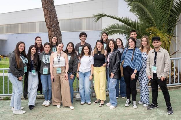 Grupo de 17 jóvenes andaluces presentes en la Expedición Pedagógica organizada por la Fundación Princesa de Girona en Granada (FUNDACIÓN PRINCESA DE GIRONA) Grupo de 17 jóvenes andaluces presentes en la Expedición Pedagógica organizada por la Fundación Princesa de Girona en Granada (FUNDACIÓN PRINCESA DE GIRONA)