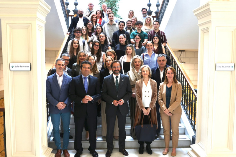 El Delegado Del Gobierno Andaluz En Granada, Antonio Granados, Ha Recibido En La Sede De La Junta En La Capital A Los 64 Alumnos Del Grado De Derecho (GPMEDIA)