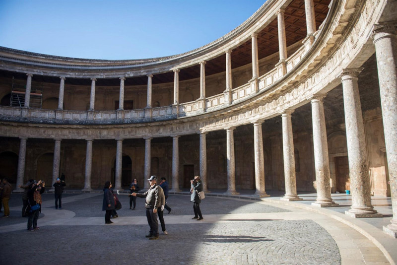 Palacio de Carlos V.(JUNTA DE ANDALUCÍA)