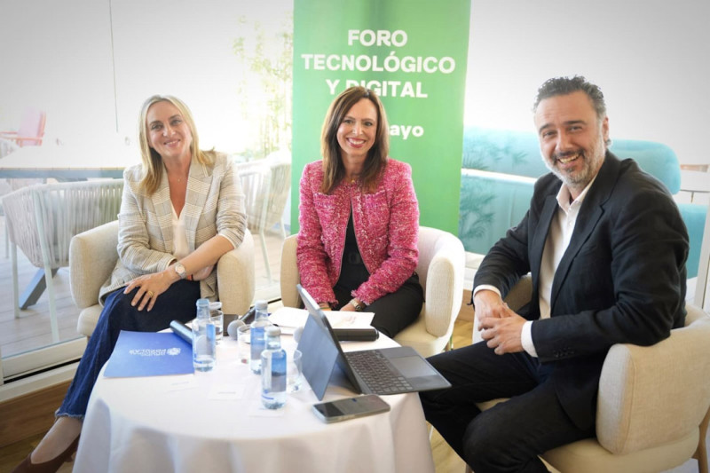 La candidata del PP a las elecciones del 17 de mayo, Rocío Díaz, ha participado en un foro sobre tecnología (PP GRANADA)