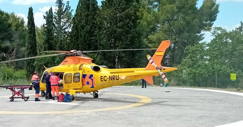 Helicóptero del 061 en la helisuperficie del 112 tras el traslado de la paciente accidentada en Lecrín (112) Helicóptero del 061 en la helisuperficie del 112 tras el traslado de la paciente accidentada en Lecrín (112)