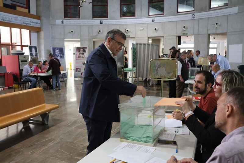 El subdelegado del Gobierno de España en Granada, José Antonio Montilla, ha destacado que la jornada electoral se desarrolla El subdelegado del Gobierno de España en Granada, José Antonio Montilla, ha destacado que la jornada electoral se desarrolla