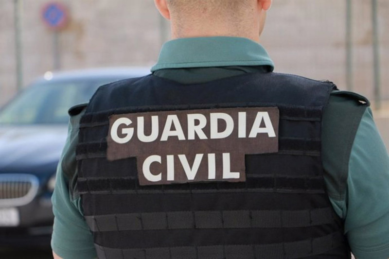 Imagen de recurso de un agente de espaldas (GUARDIA CIVIL) Imagen de recurso de un agente de espaldas (GUARDIA CIVIL)