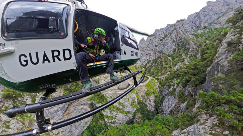 Helicóptero del Grupo de Rescate Especial de Intervención en Montaña (GREIM) de la Guardia Civil (GUARDIA CIVIL)