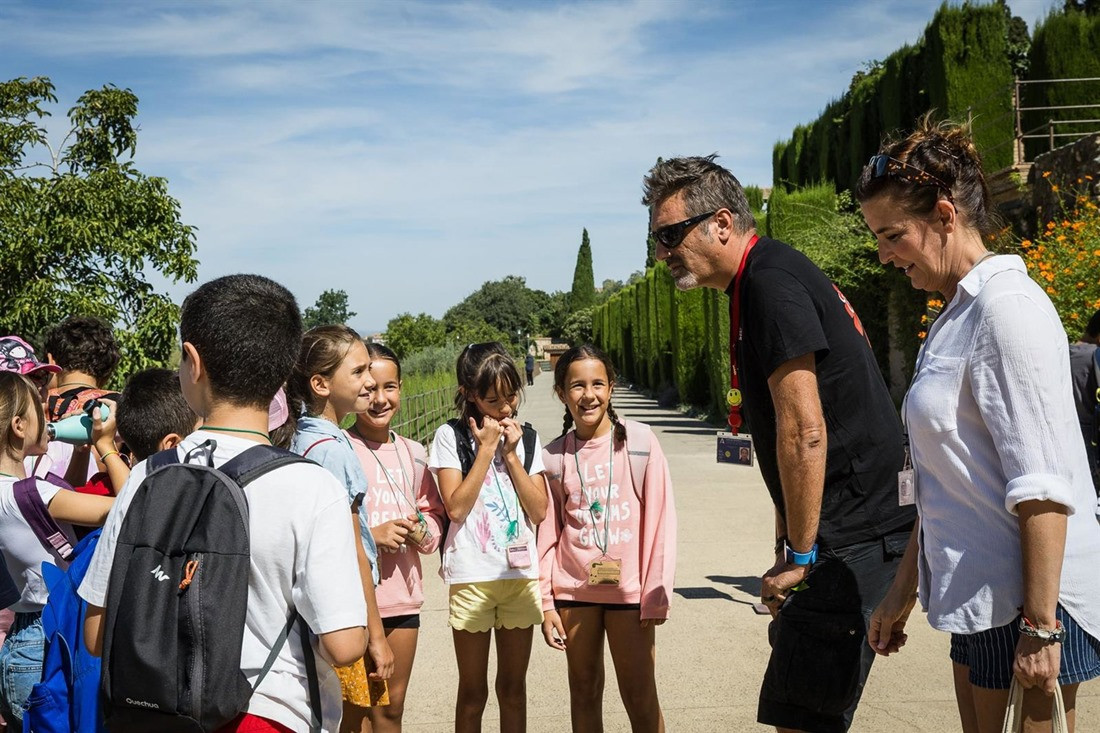Una actividad del campamento celebrada el año pasado en la Alhambra (PATRONATO DE LA ALHAMBRA/LUCÍA RIVAS)