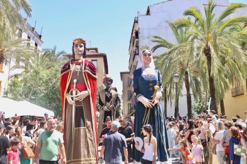 Gigantes y cabezudos han acompañado a La Tarasca (GPMEDIA)