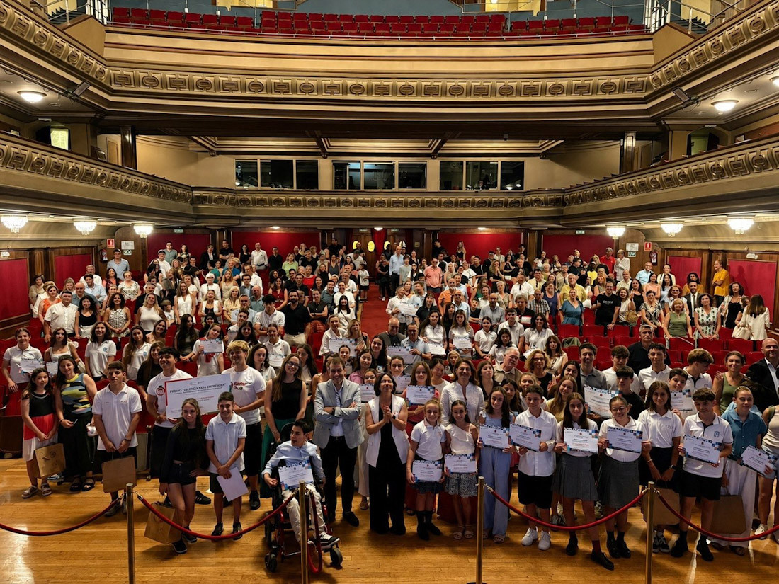 El Ayuntamiento de Granada ha celebrado El acto de entrega de los Premios Granada para Emprender  (AYUNTAMIENTO DE GRANADA)