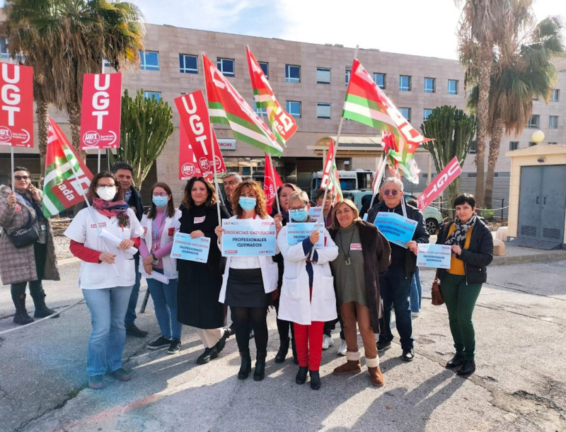 Concentración ante el Hospital Santa Ana de Motril (Granada). Archivo (CCOO/UGT) Concentración ante el Hospital Santa Ana de Motril (Granada). Archivo (CCOO/UGT)