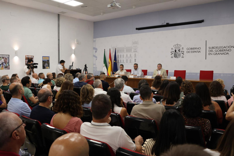 La Subdelegación del Gobierno en Granada ha acogido una reunión con alcaldes de municipios que recibirán las ayudas aprobadas por el Gobierno (SUBDELEGACIÓN DEL GOBIERNO EN GRANADA) La Subdelegación del Gobierno en Granada ha acogido una reunión con alcaldes de municipios que recibirán las ayudas aprobadas por el Gobierno (SUBDELEGACIÓN DEL GOBIERNO EN GRANADA)