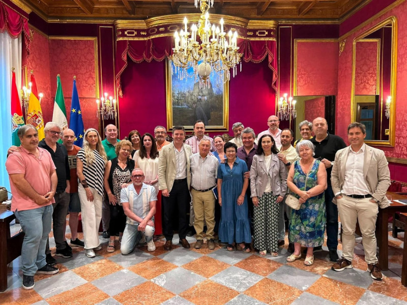 Encuentro de trabajo en el que participaron representantes de los distintos distritos de la ciudad y asociaciones vecinales (AYUNTAMIENTO DE GRANADA) Encuentro de trabajo en el que participaron representantes de los distintos distritos de la ciudad y asociaciones vecinales (AYUNTAMIENTO DE GRANADA)