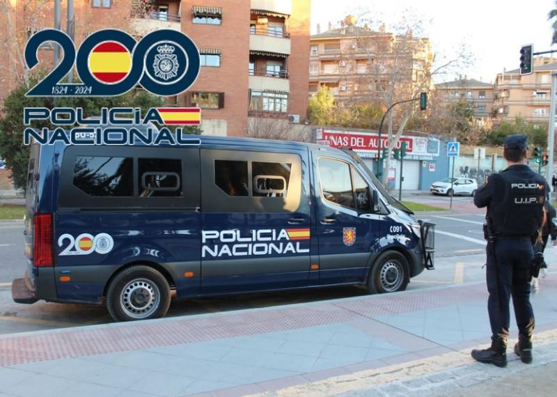 Vehículo de la Policía Nacional (POLICÍA NACIONAL) Vehículo de la Policía Nacional (POLICÍA NACIONAL)