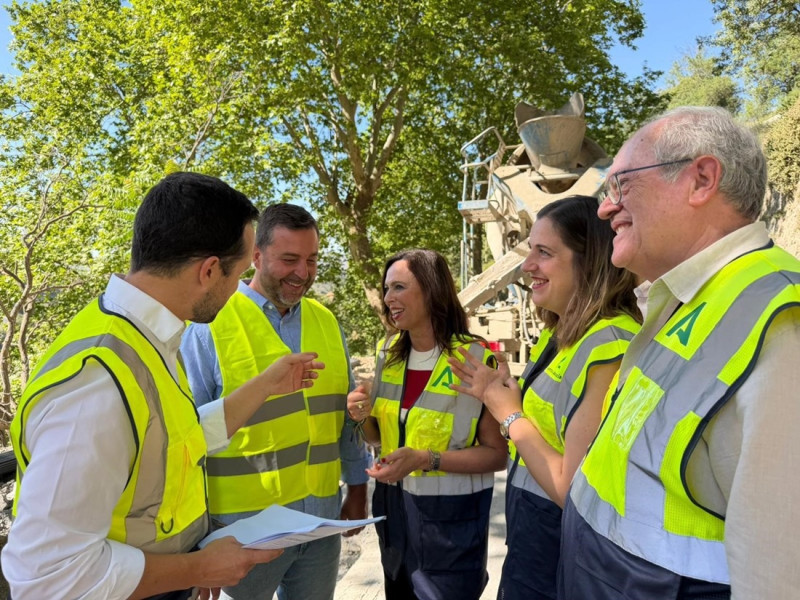 La consejera de Fomento, Articulación del Territorio y Vivienda en funciones, Rocío Díaz, durante su visita a las obras de emergencia en la comarca de la Alpujarra que se ejecutan por valor de casi 11 millones de euros (JUNTA) La consejera de Fomento, Articulación del Territorio y Vivienda en funciones, Rocío Díaz, durante su visita a las obras de emergencia en la comarca de la Alpujarra que se ejecutan por valor de casi 11 millones de euros (JUNTA)