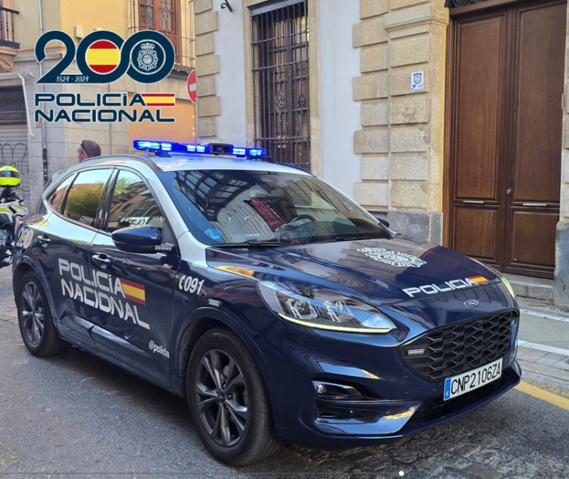 Vehículo de la Policía Nacional (POLICÍA NACIONAL) Vehículo de la Policía Nacional (POLICÍA NACIONAL)